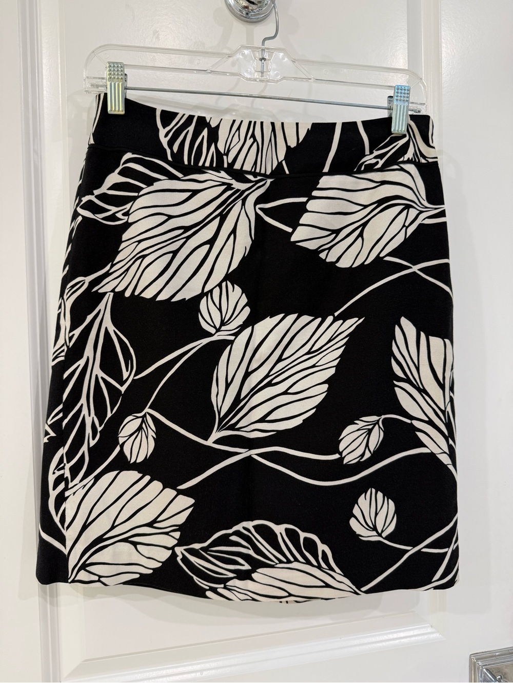 Ann Taylor Loft silk cotton Black and White Leaf-Print A-Line Skirt